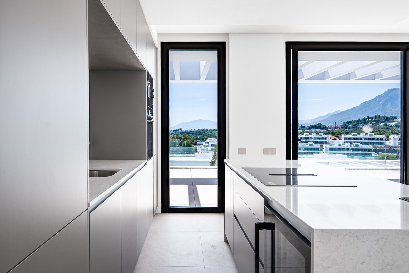 New, modern and light-filled duplex penthouse