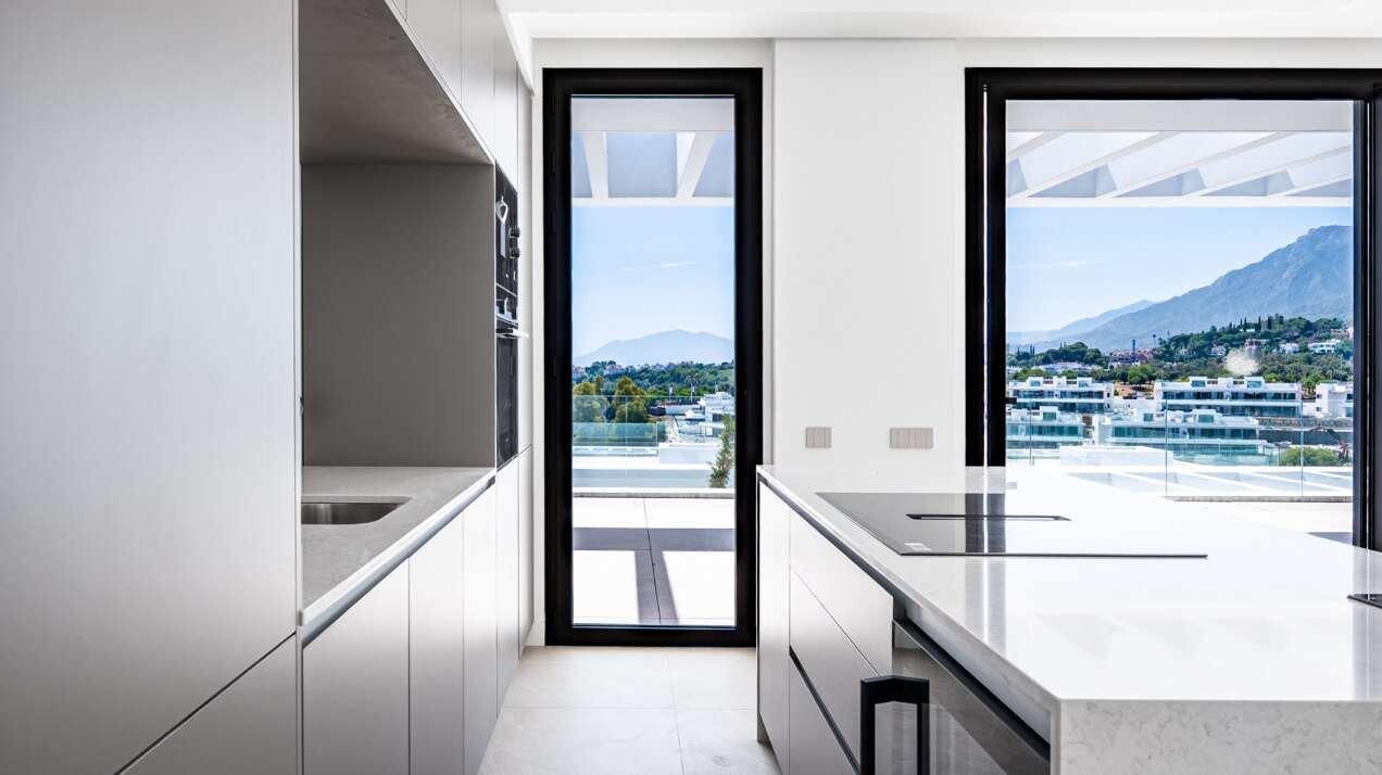 New, modern and light-filled duplex penthouse
