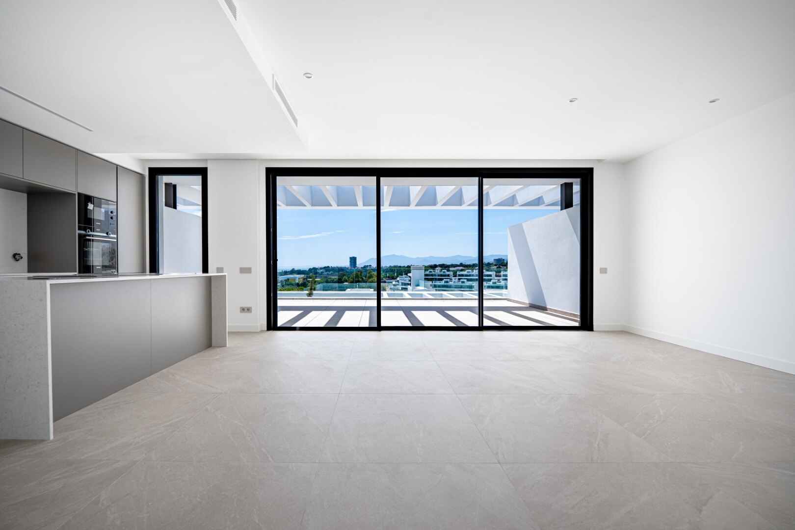 New, modern and light-filled duplex penthouse
