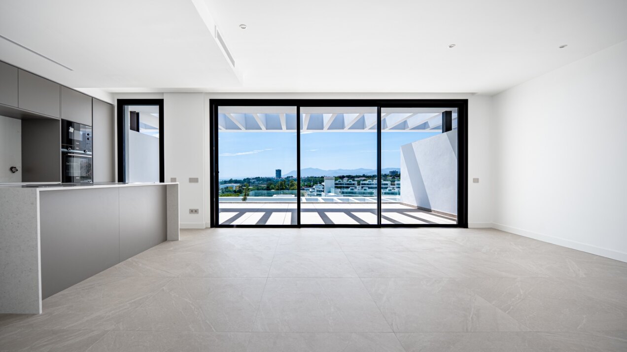 New, modern and light-filled duplex penthouse
