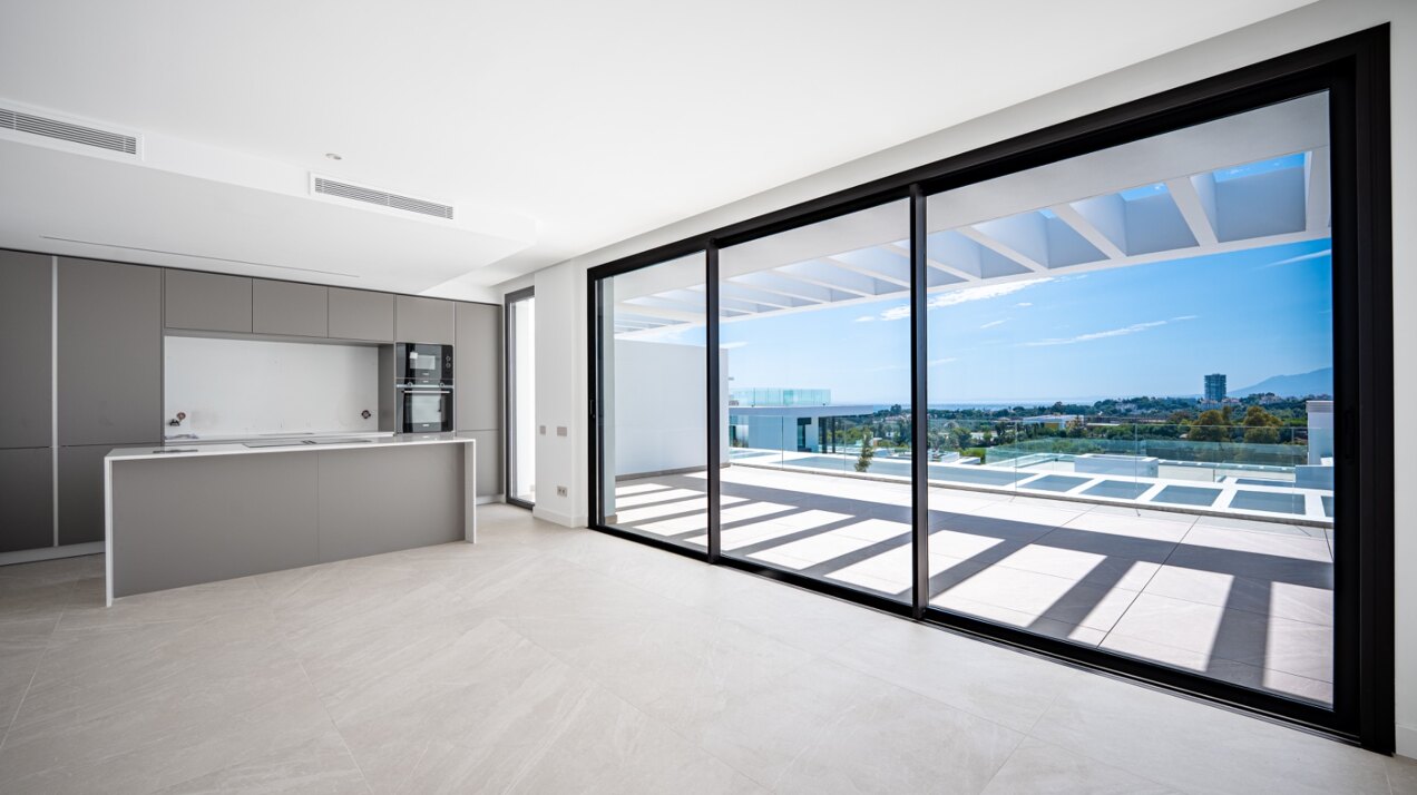 New, modern and light-filled duplex penthouse