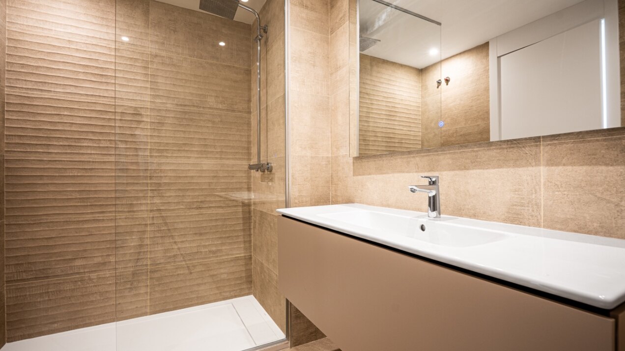 New, modern and light-filled duplex penthouse