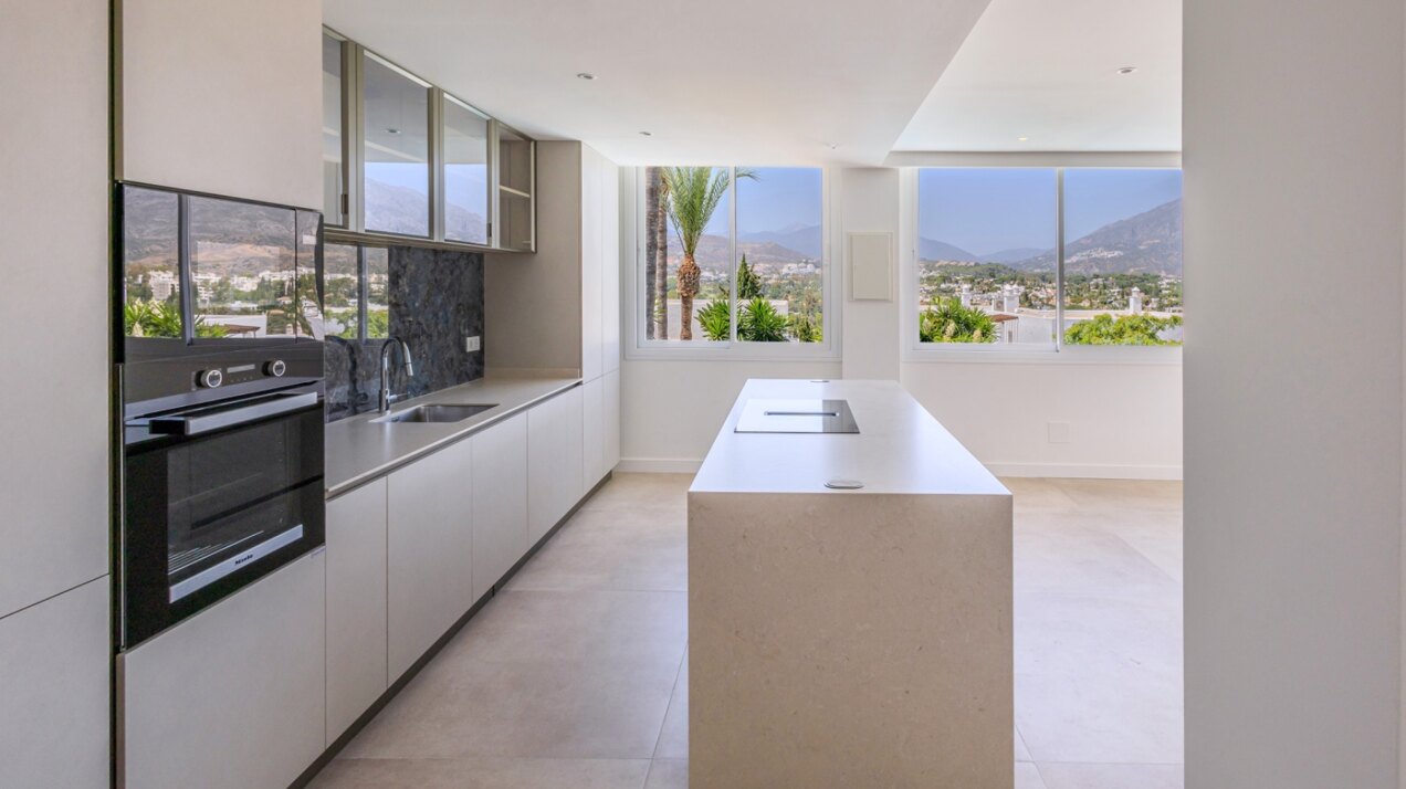 Sophisticated sanctuary in Nueva Andalucia