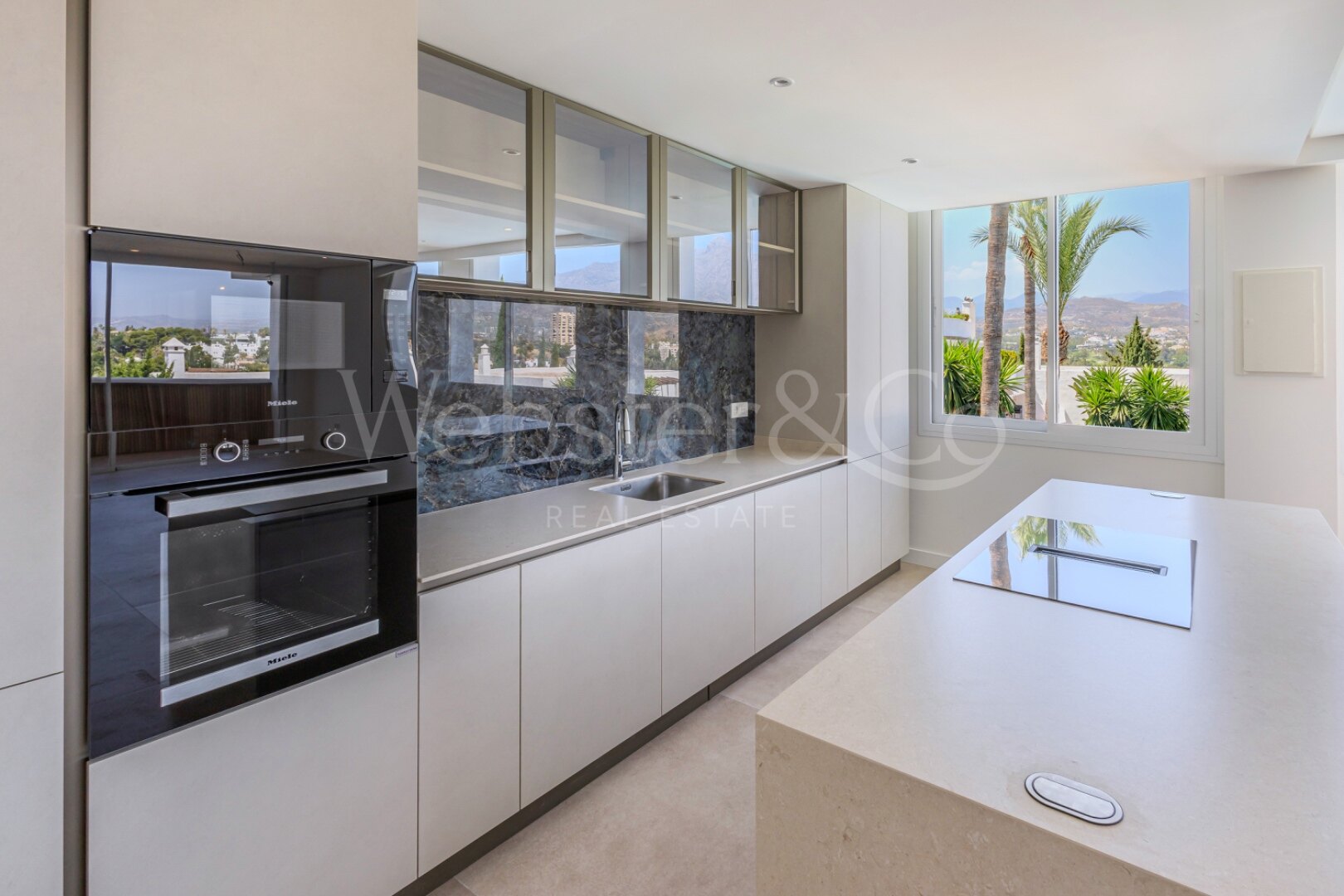 Apartment Jardines - Oasis in Nueva Andalucia