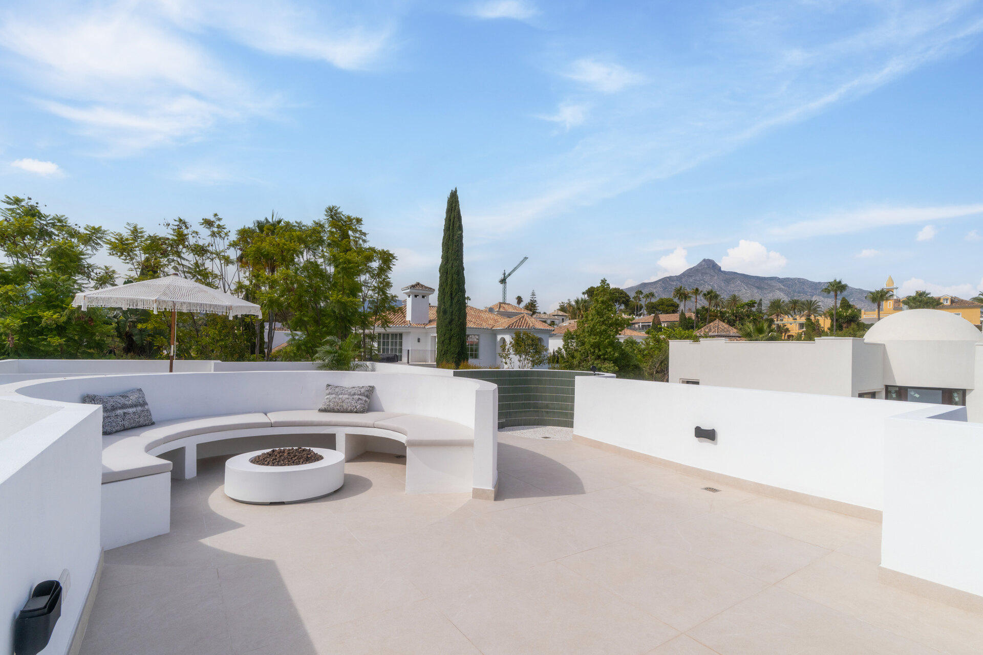 Luxurious 6 bedroom villa sits in the heart of Golf valley