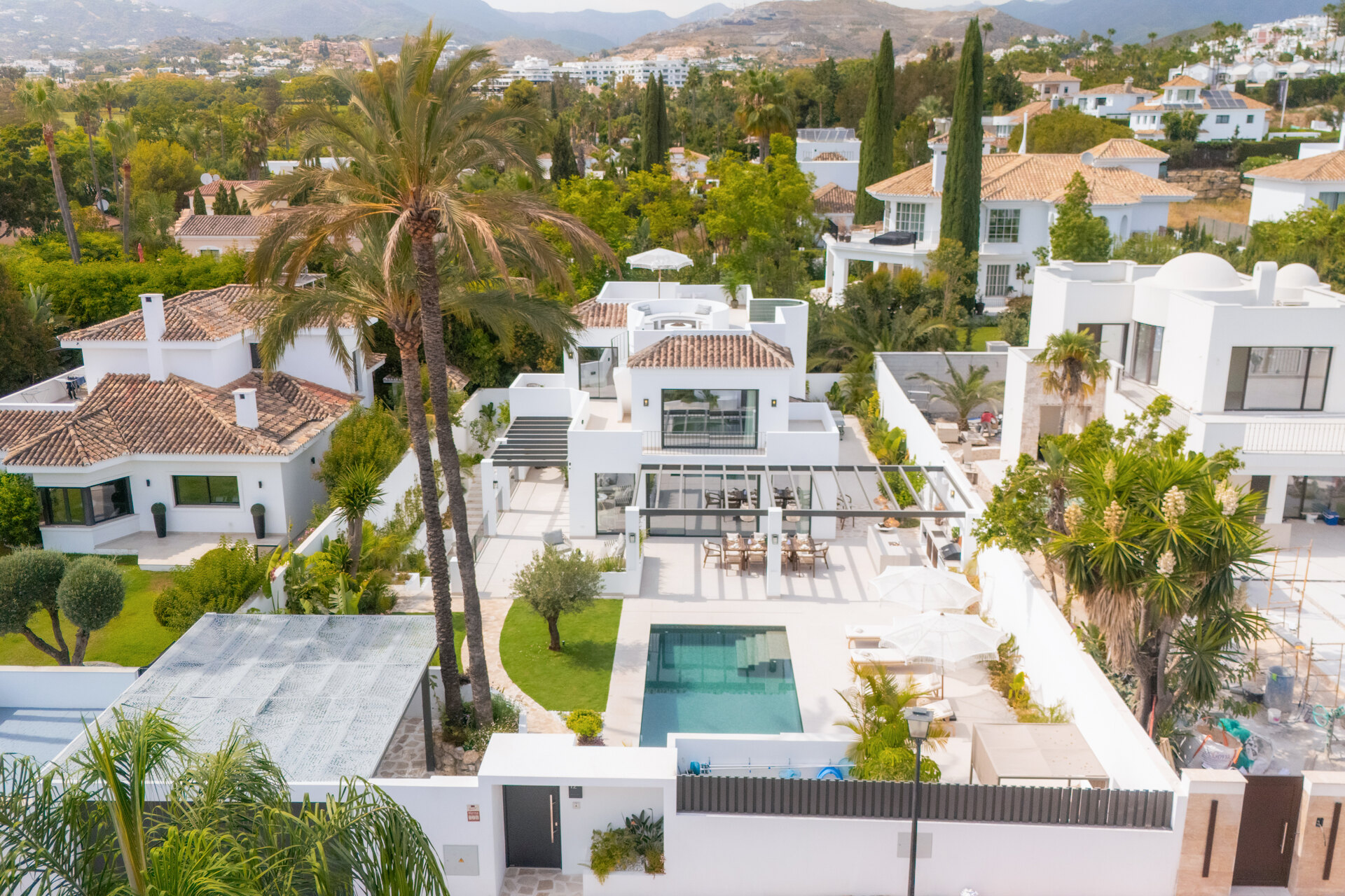 Luxurious 6 bedroom villa sits in the heart of Golf valley