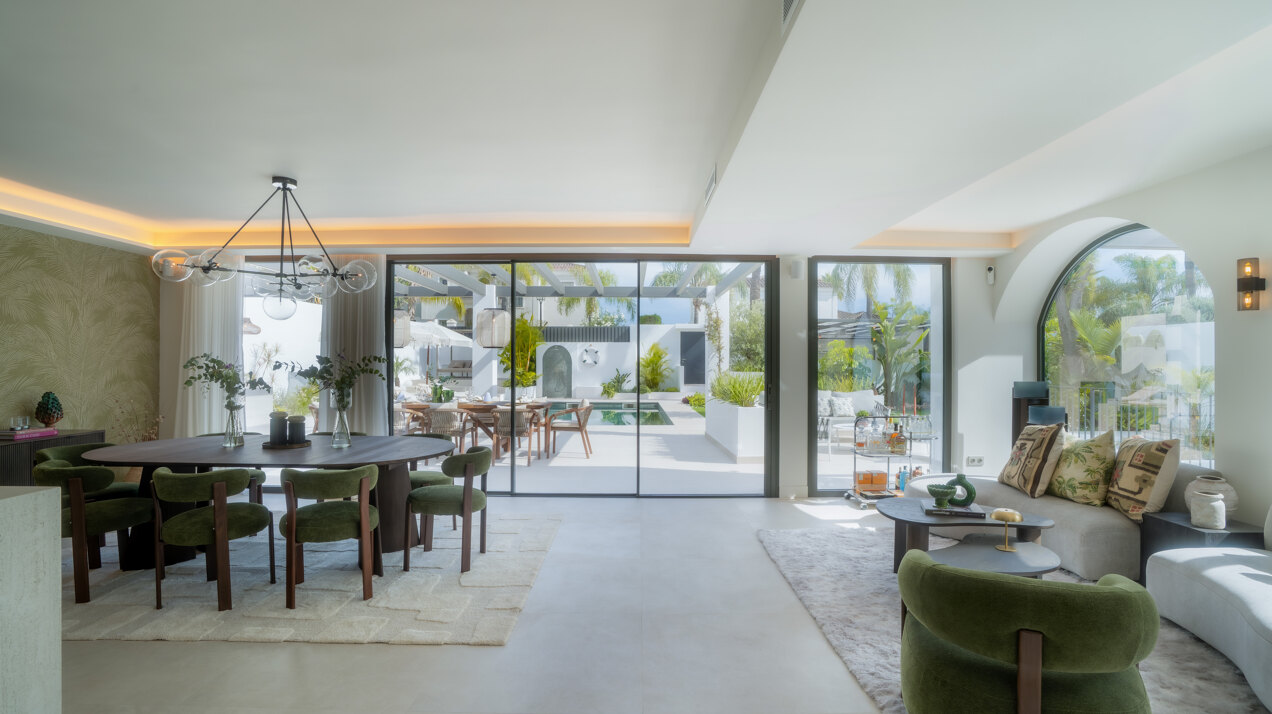 Luxurious 6 bedroom villa sits in the heart of Golf valley