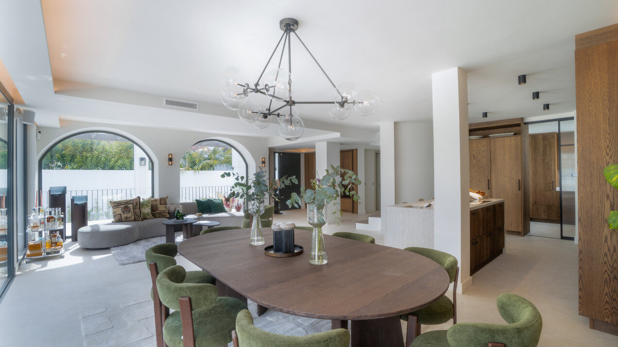 Luxurious 6 bedroom villa sits in the heart of Golf valley
