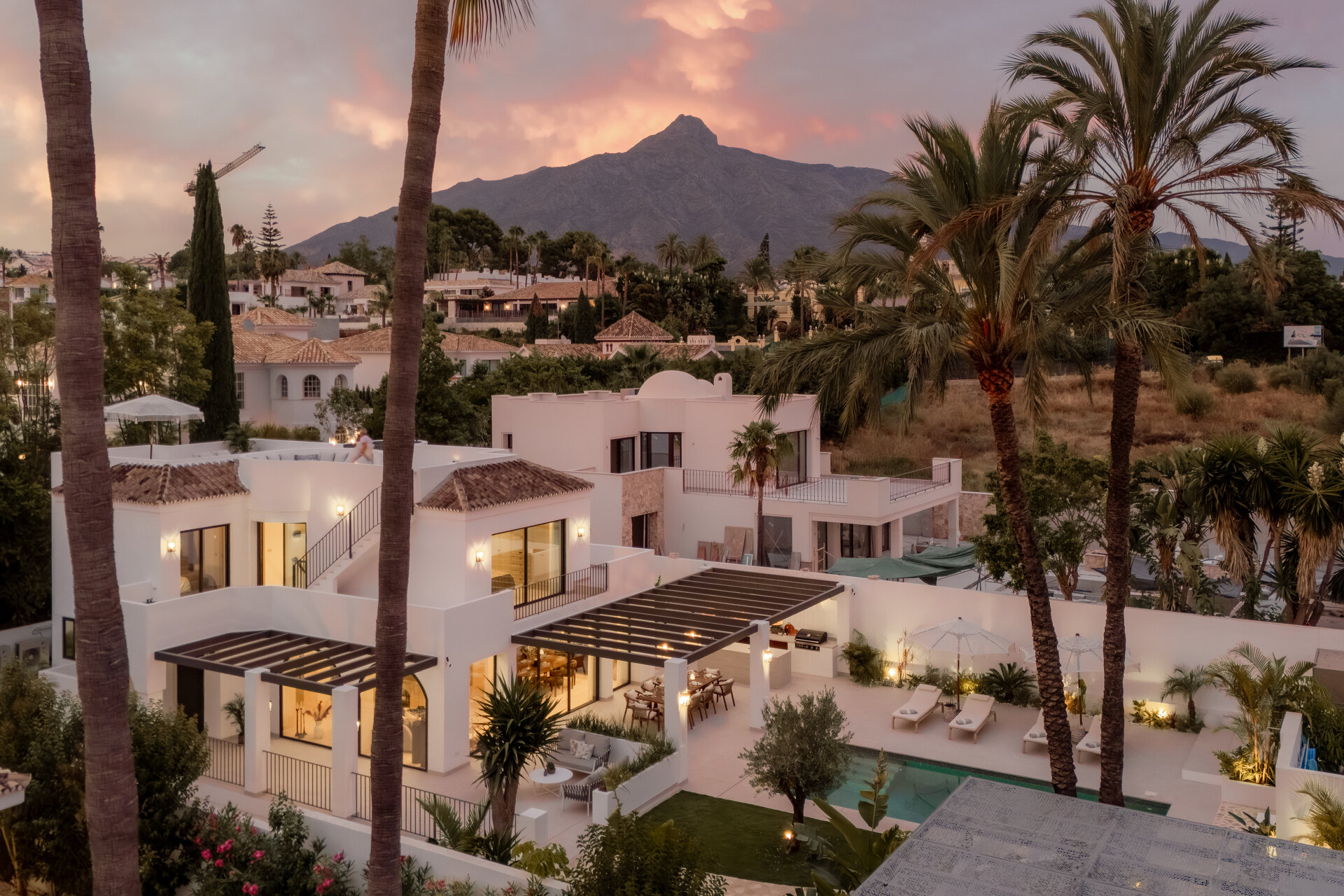 Luxurious 6 bedroom villa sits in the heart of Golf valley