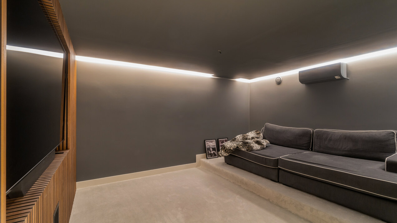 Luxurious 6 bedroom villa sits in the heart of Golf valley