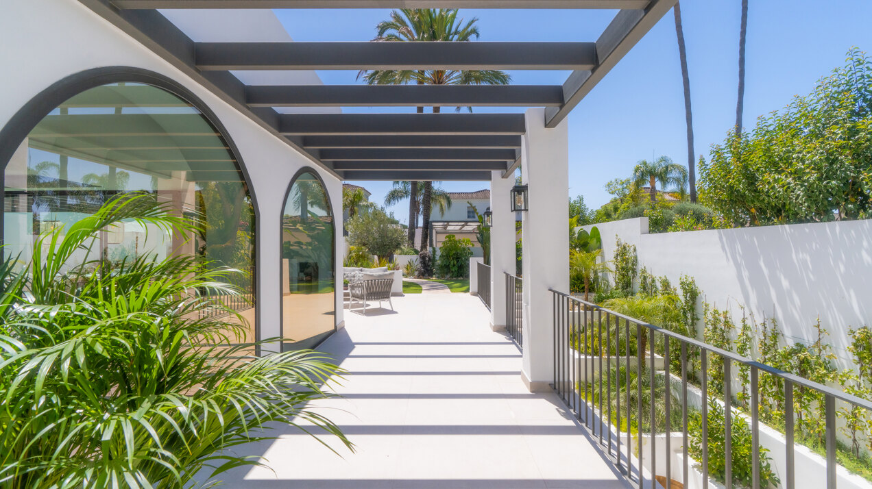 Luxurious 6 bedroom villa sits in the heart of Golf valley