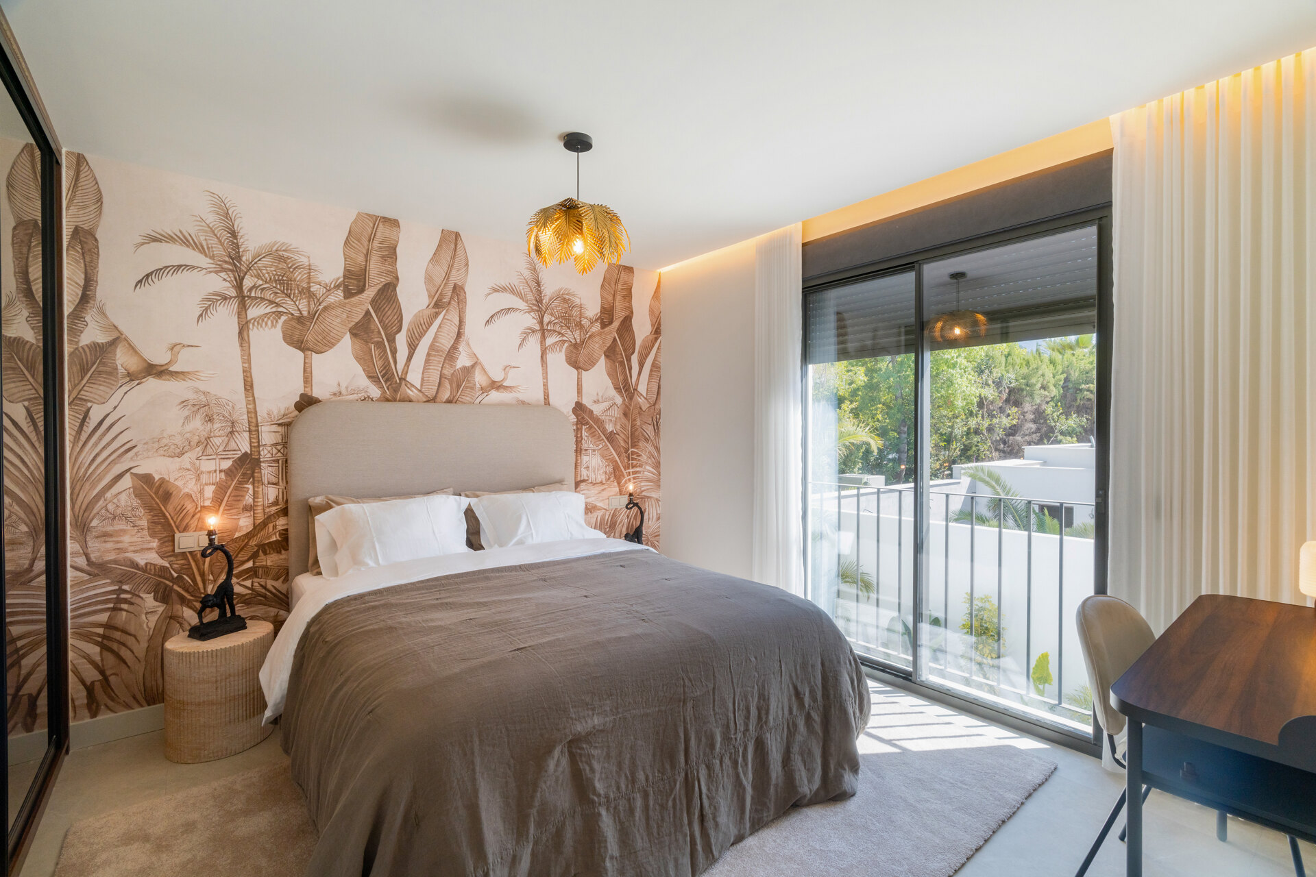 Luxurious 6 bedroom villa sits in the heart of Golf valley