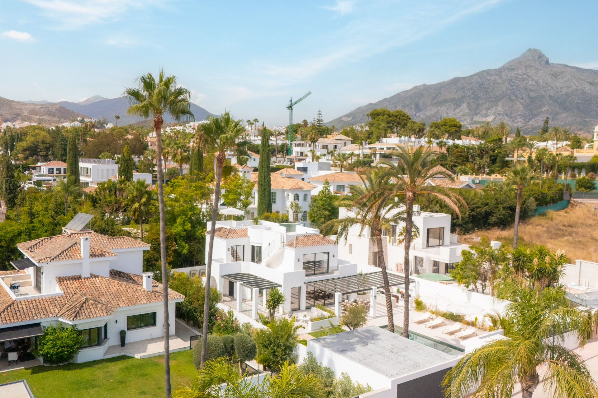 Luxurious 6 bedroom villa sits in the heart of Golf valley