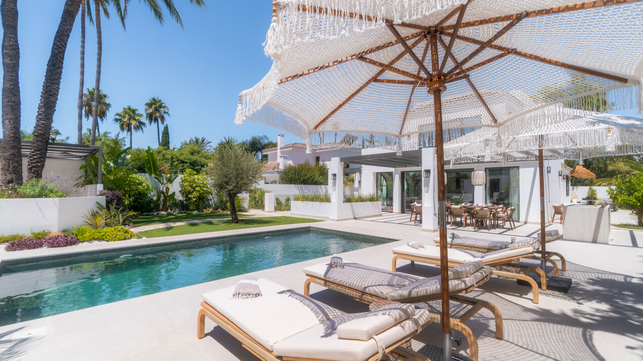 Luxurious 6 bedroom villa sits in the heart of Golf valley