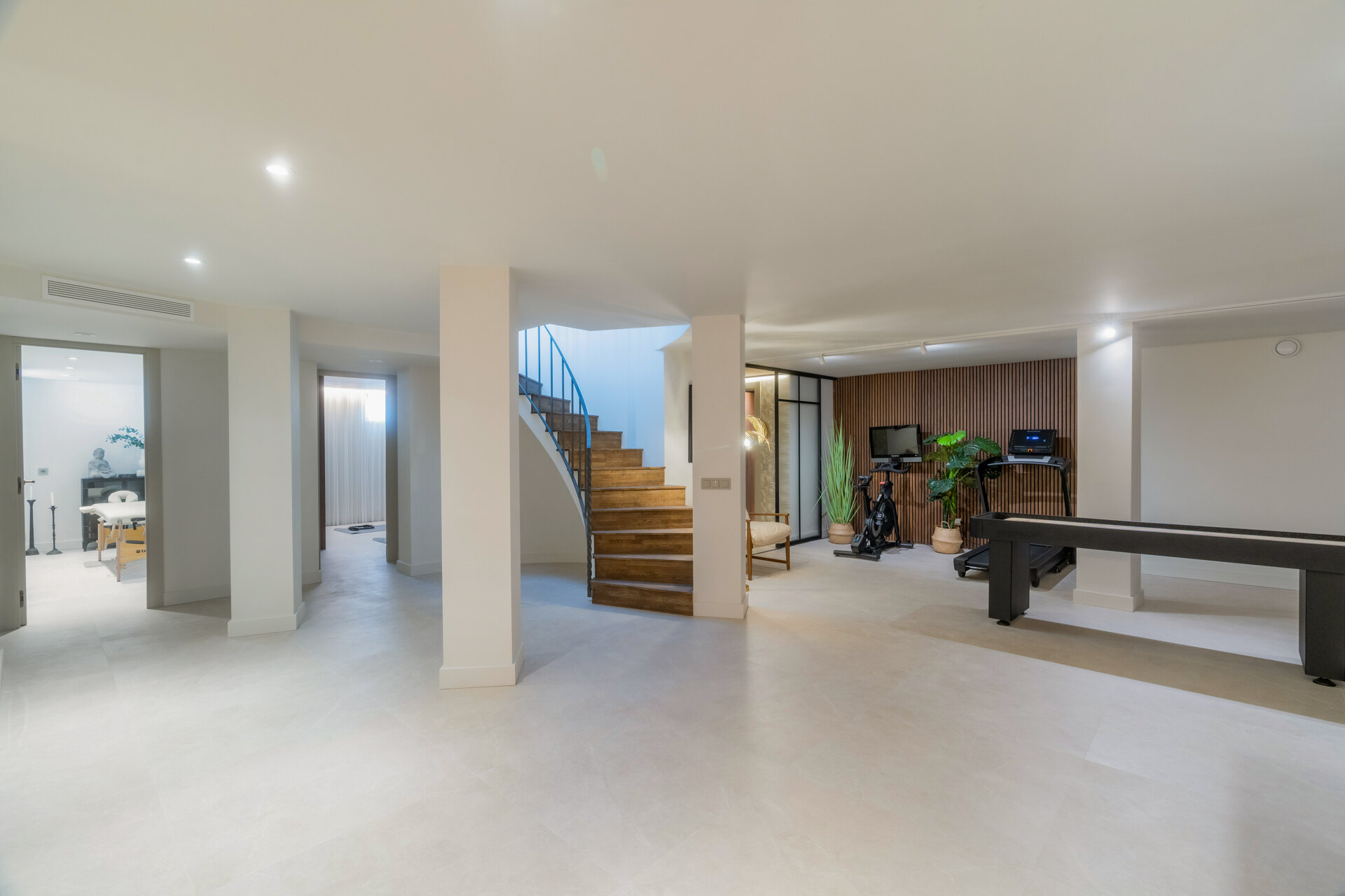 Luxurious 6 bedroom villa sits in the heart of Golf valley