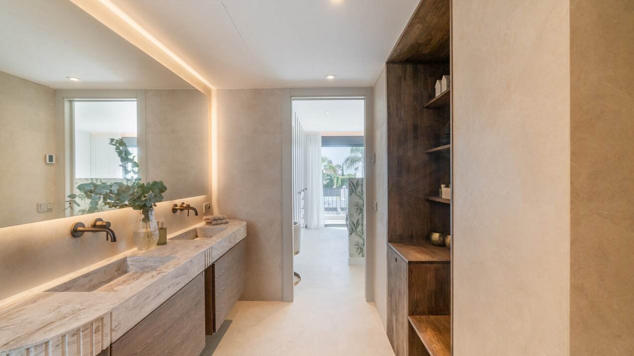 Luxurious 6 bedroom villa sits in the heart of Golf valley