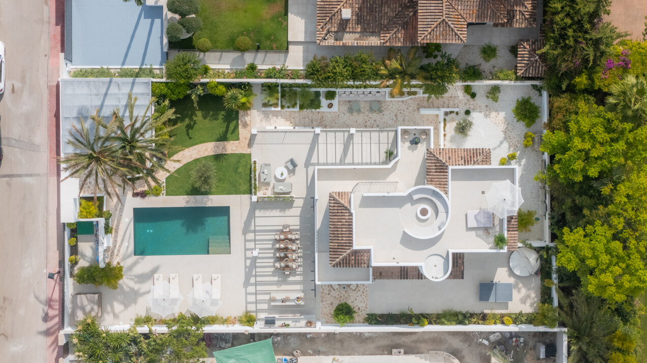 Luxurious 6 bedroom villa sits in the heart of Golf valley