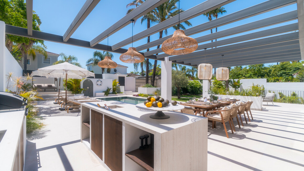 Luxurious 6 bedroom villa sits in the heart of Golf valley