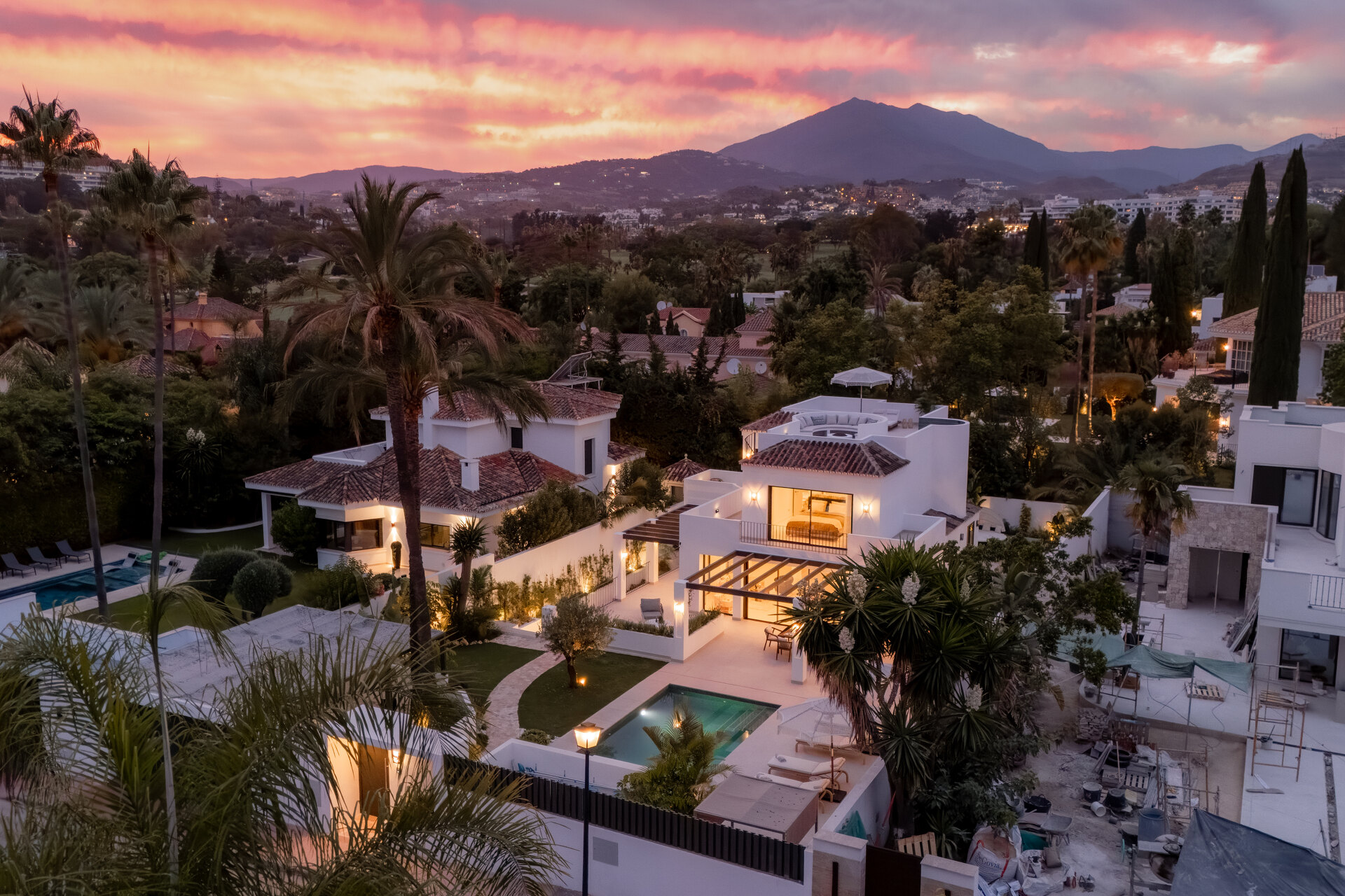 Luxurious 6 bedroom villa sits in the heart of Golf valley