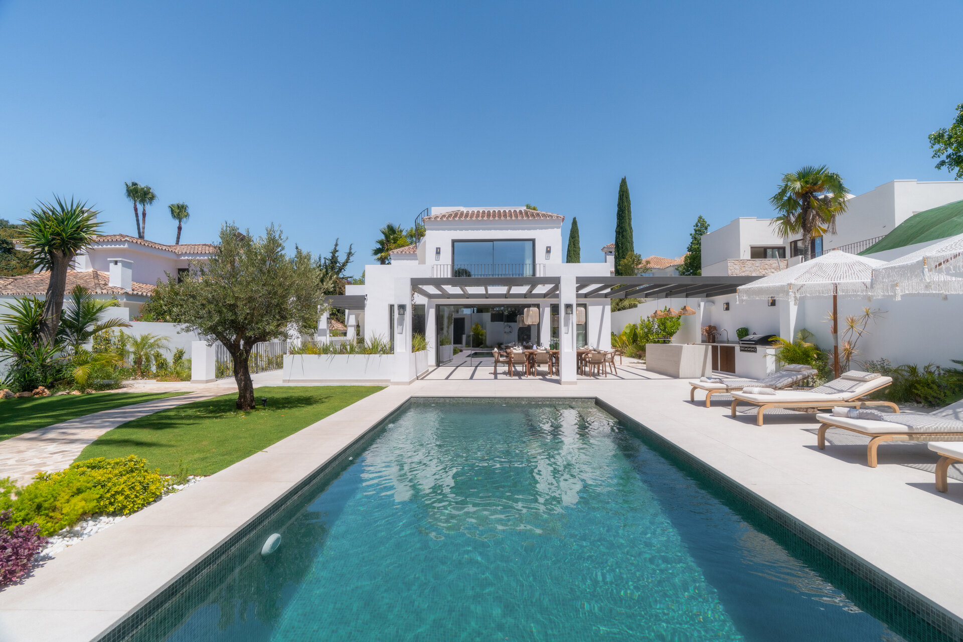 Luxurious 6 bedroom villa sits in the heart of Golf valley