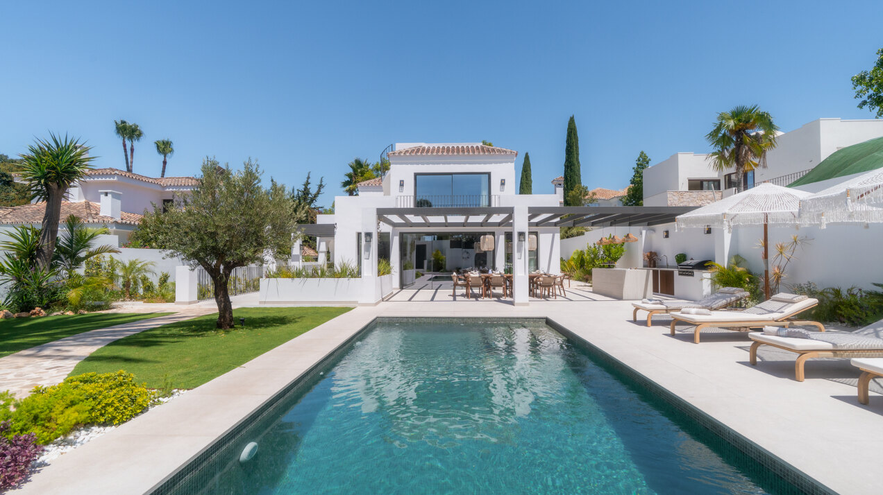 Luxurious 6 bedroom villa sits in the heart of Golf valley