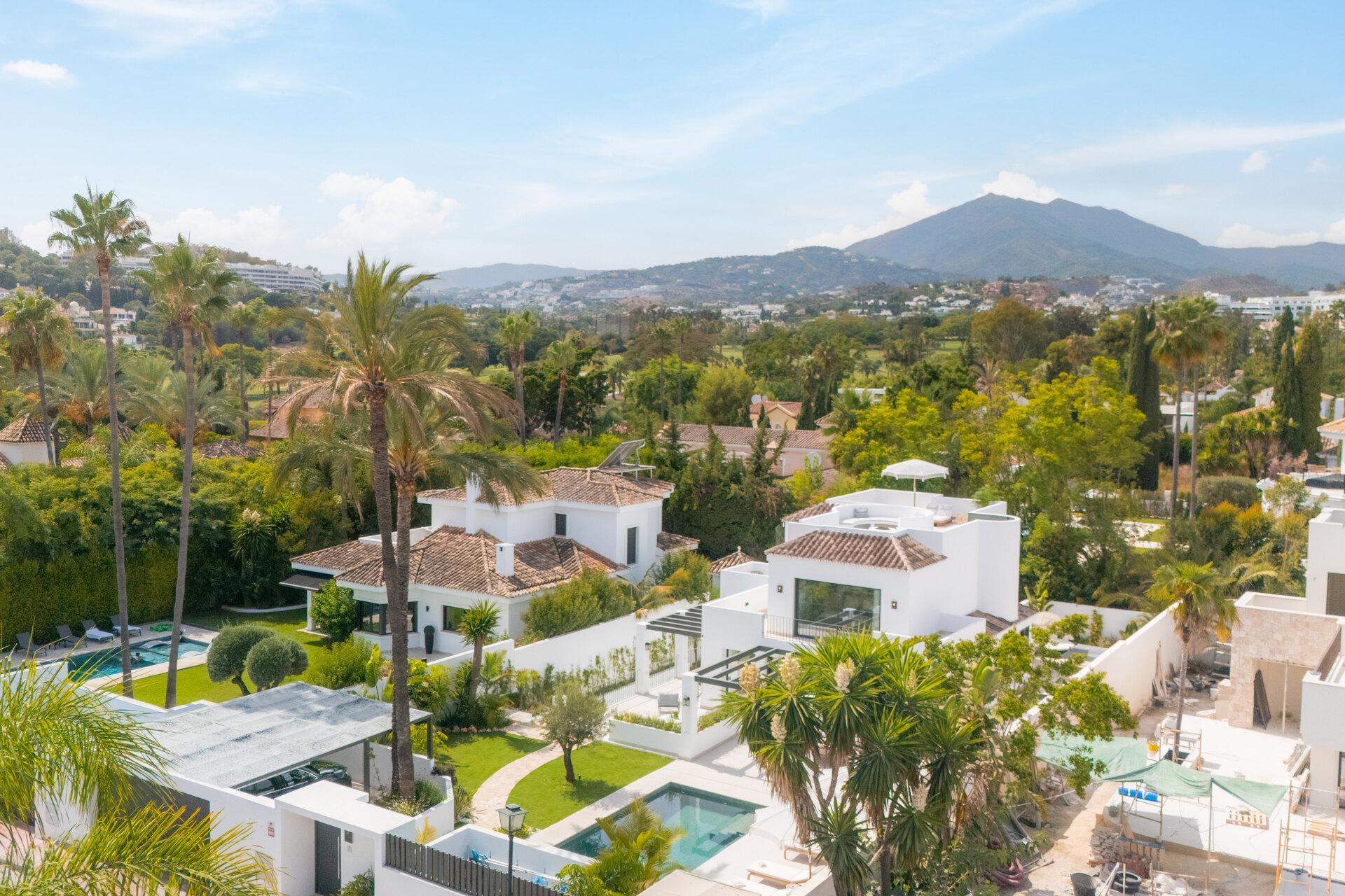 Luxurious 6 bedroom villa sits in the heart of Golf valley