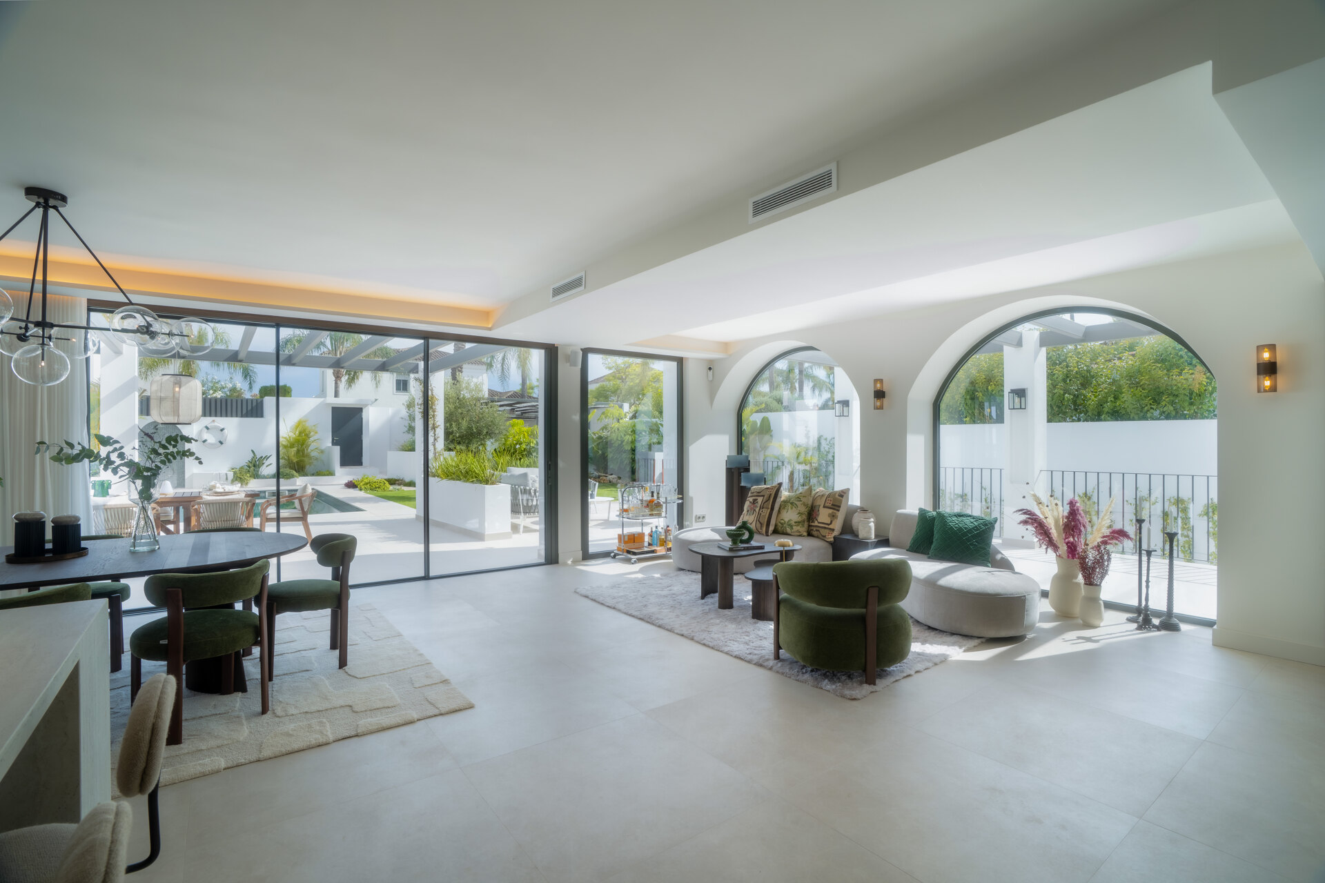 Luxurious 6 bedroom villa sits in the heart of Golf valley