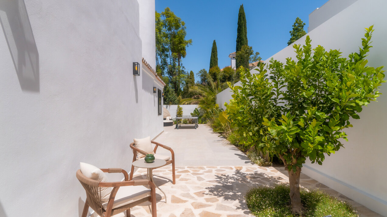 Luxurious 6 bedroom villa sits in the heart of Golf valley