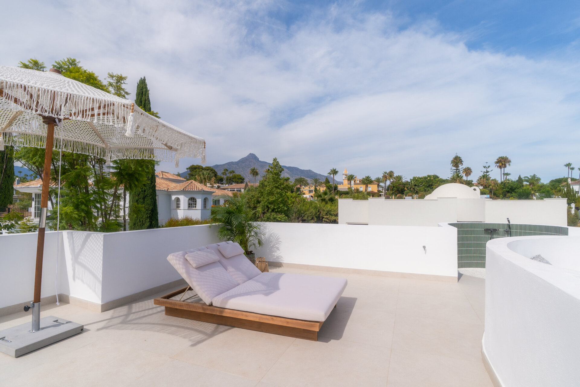 Luxurious 6 bedroom villa sits in the heart of Golf valley