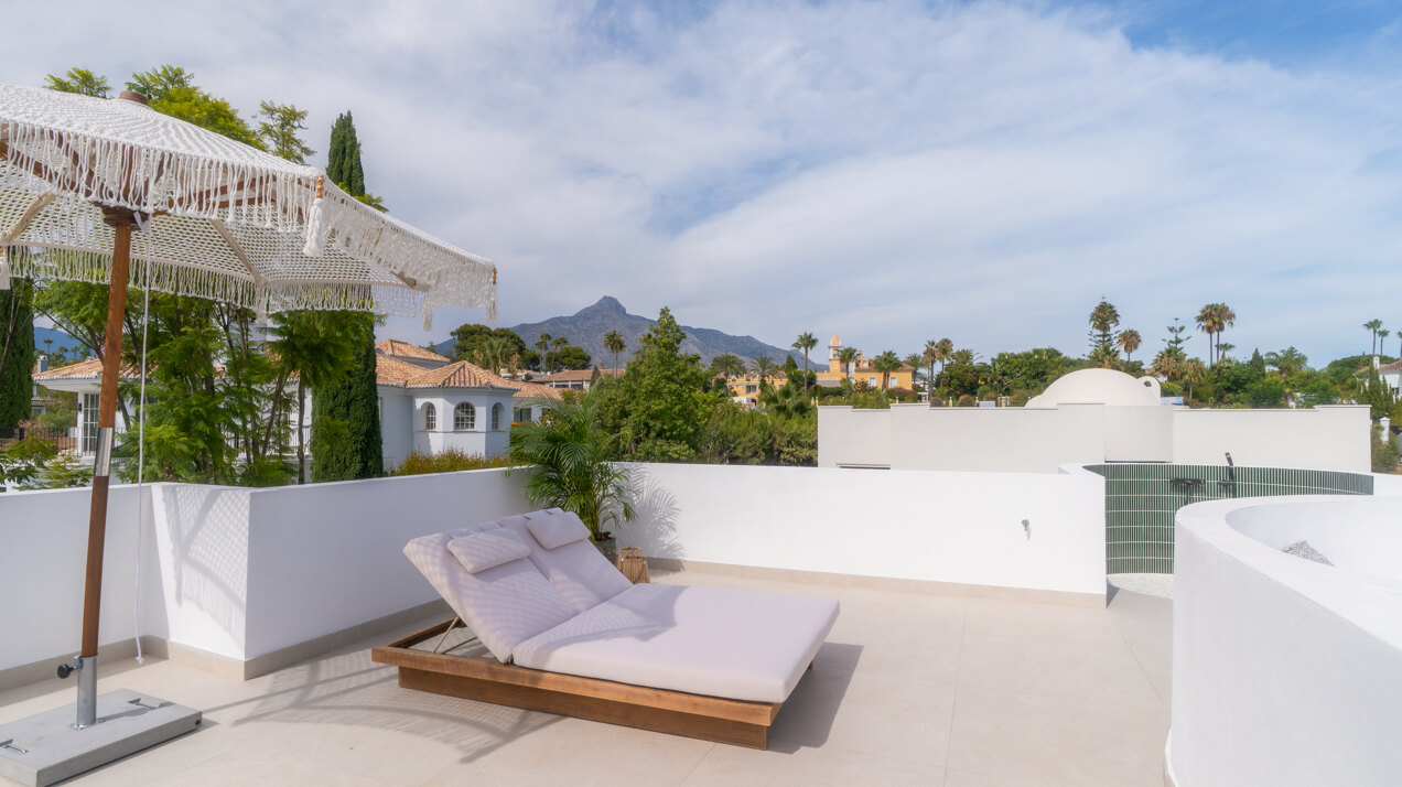 Luxurious 6 bedroom villa sits in the heart of Golf valley