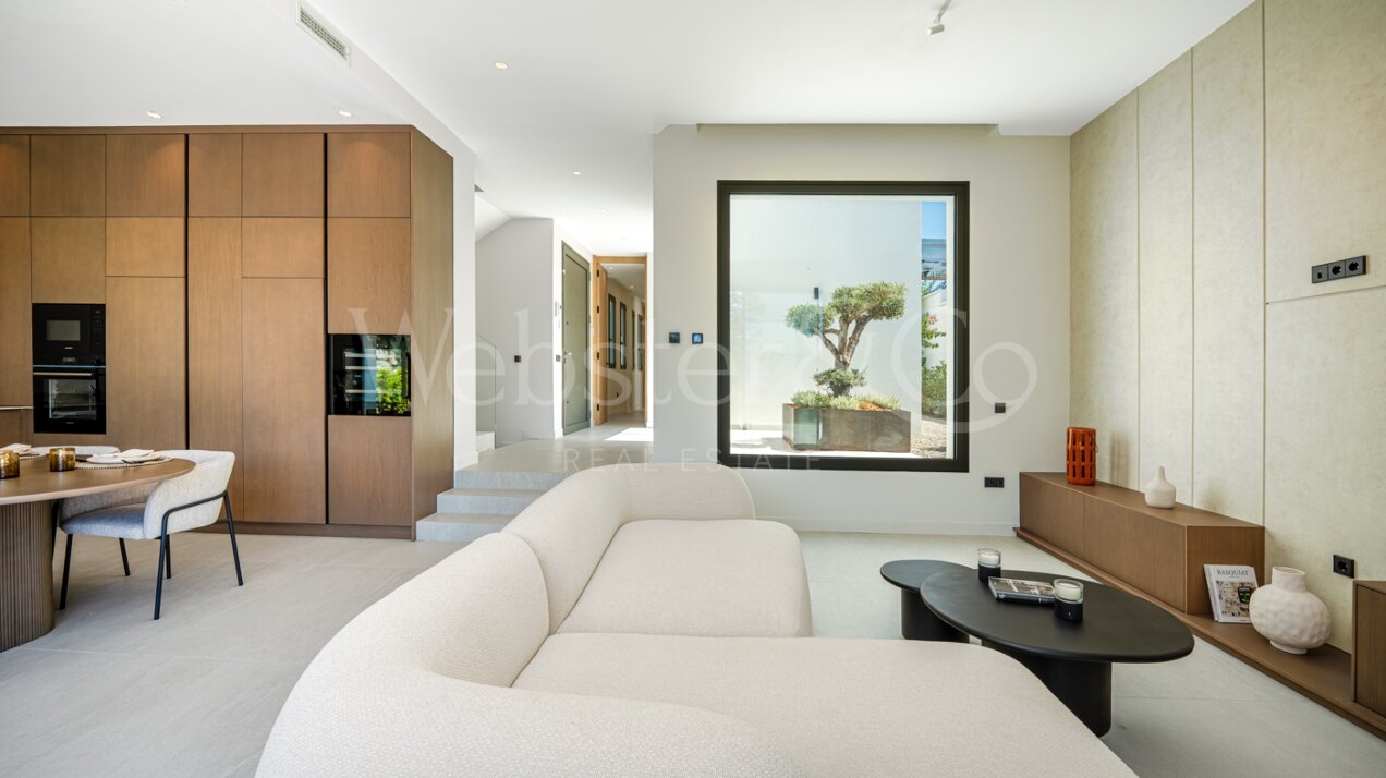 Villa Capri - Beachside Luxury in Estepona