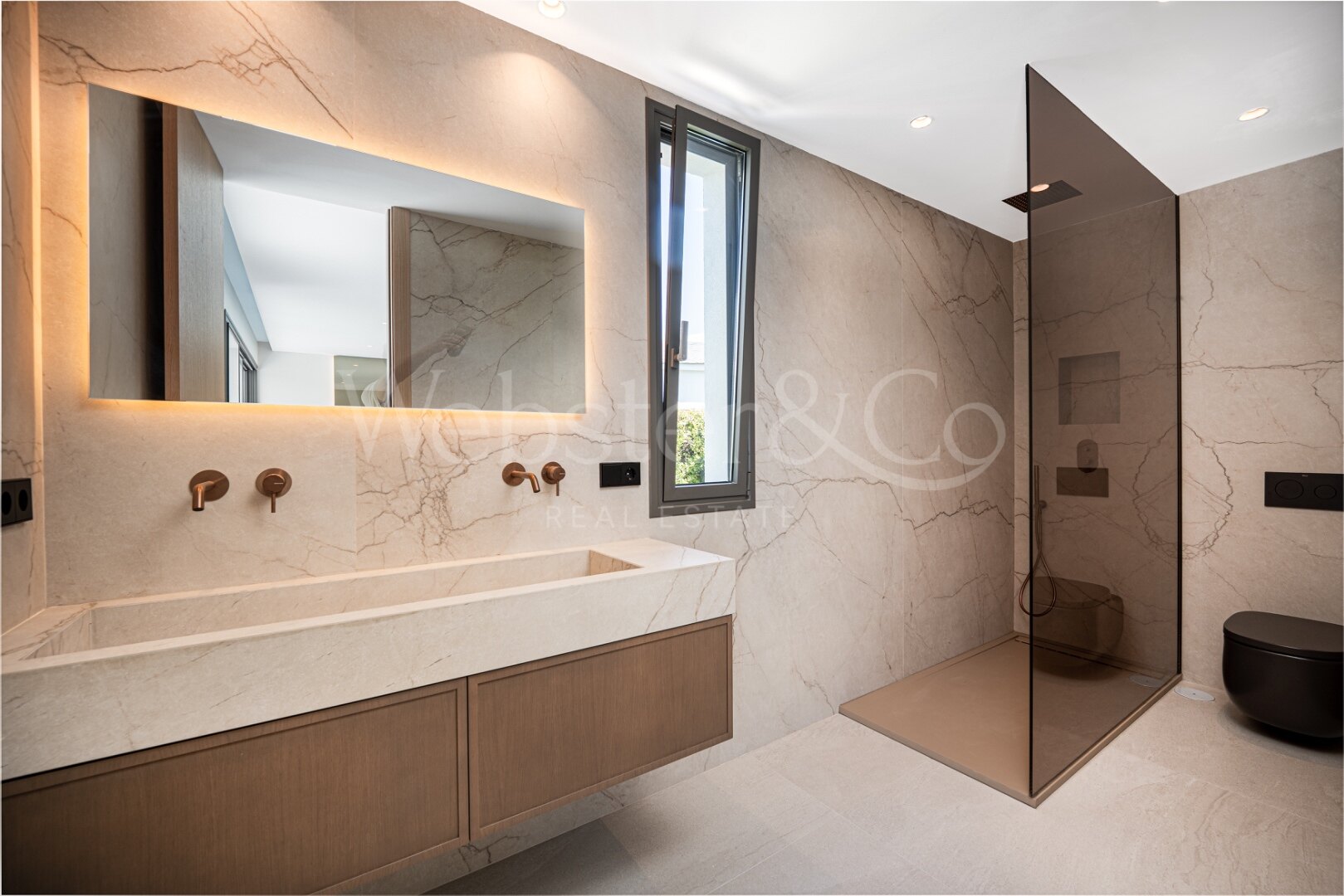 Villa Capri - Beachside Luxury in Estepona