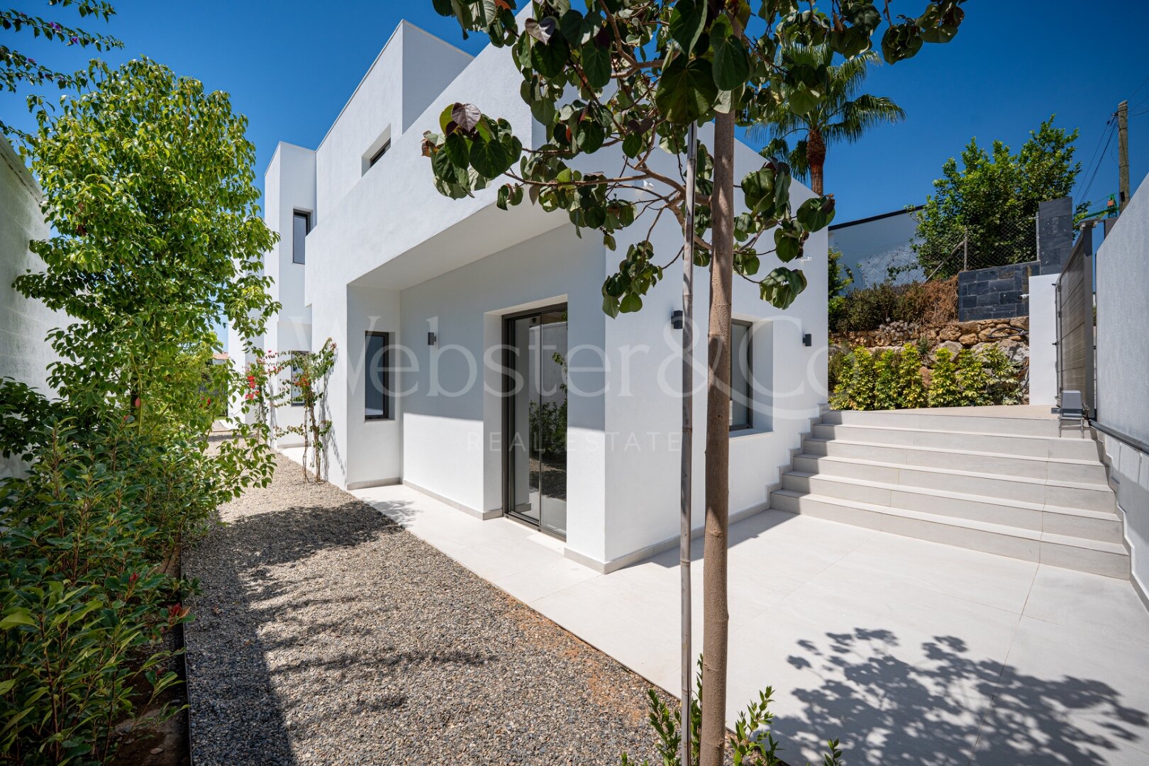 Villa Capri - Beachside Luxury in Estepona