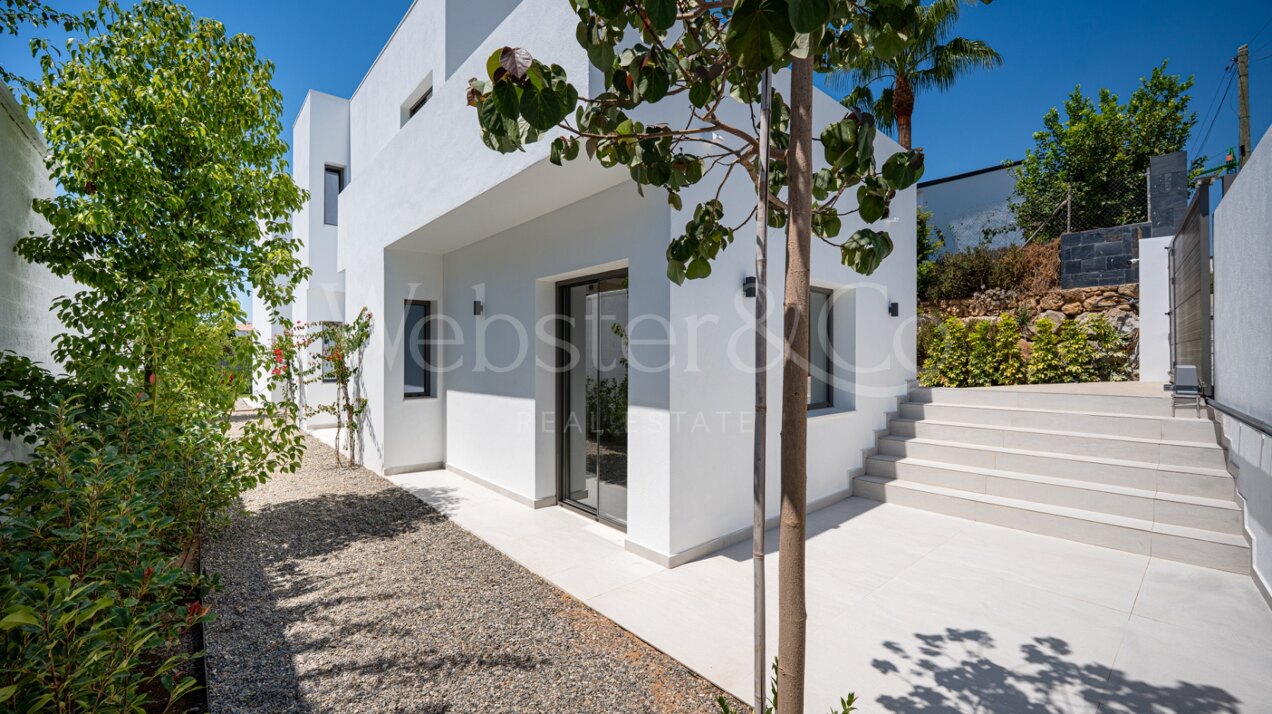 Villa Capri - Beachside Luxury in Estepona