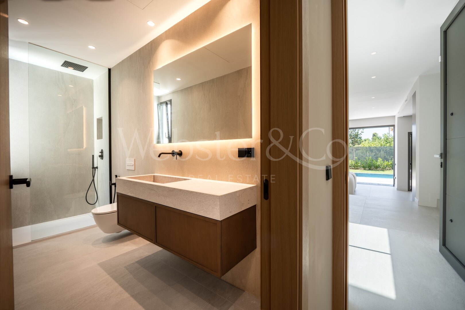 Villa Capri - Beachside Luxury in Estepona