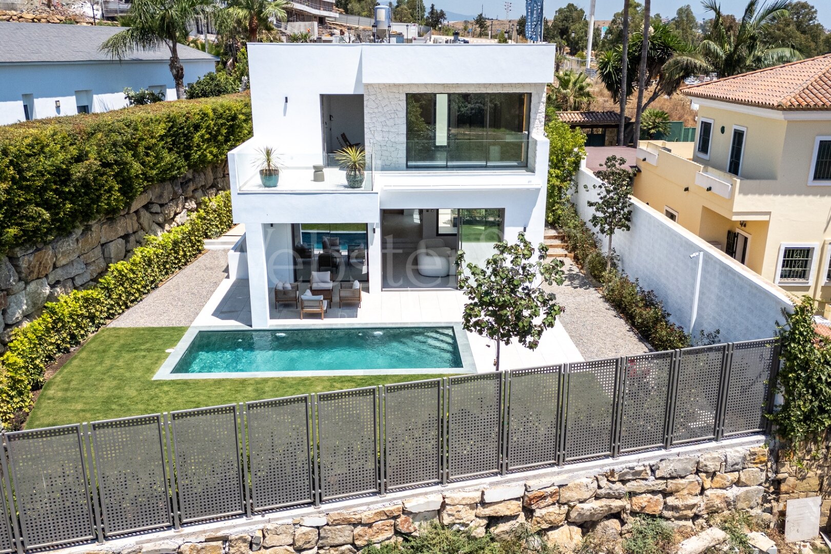 Villa Capri - Beachside Luxury in Estepona