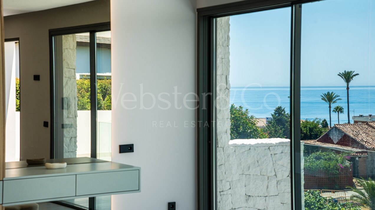 Villa Capri - Beachside Luxury in Estepona