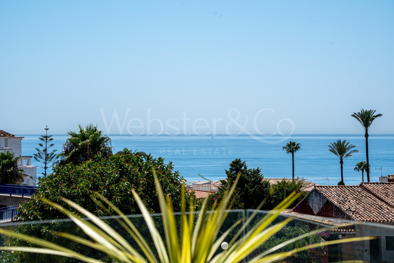 Villa Capri - Beachside Luxury in Estepona