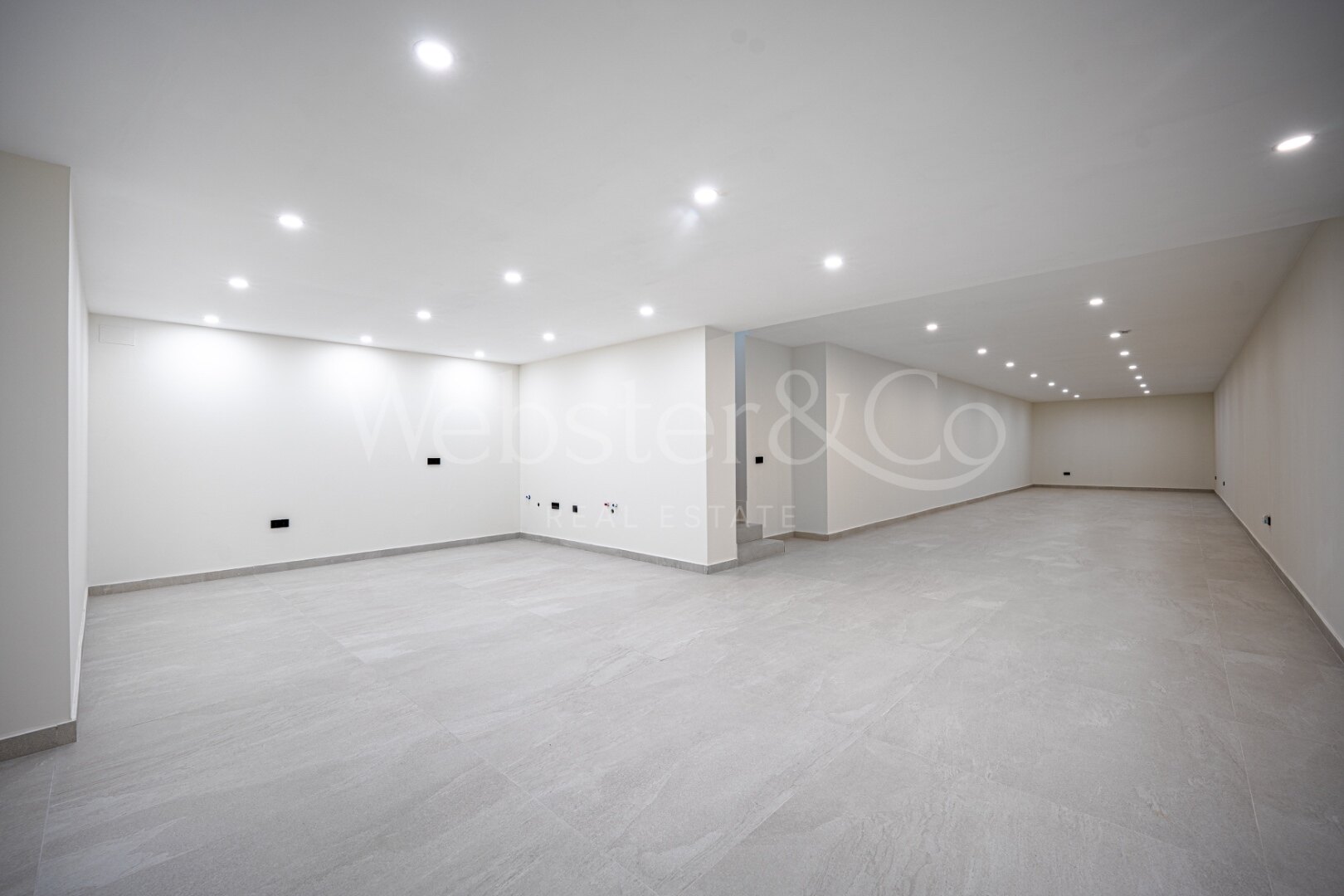 Villa Capri - Beachside Luxury in Estepona