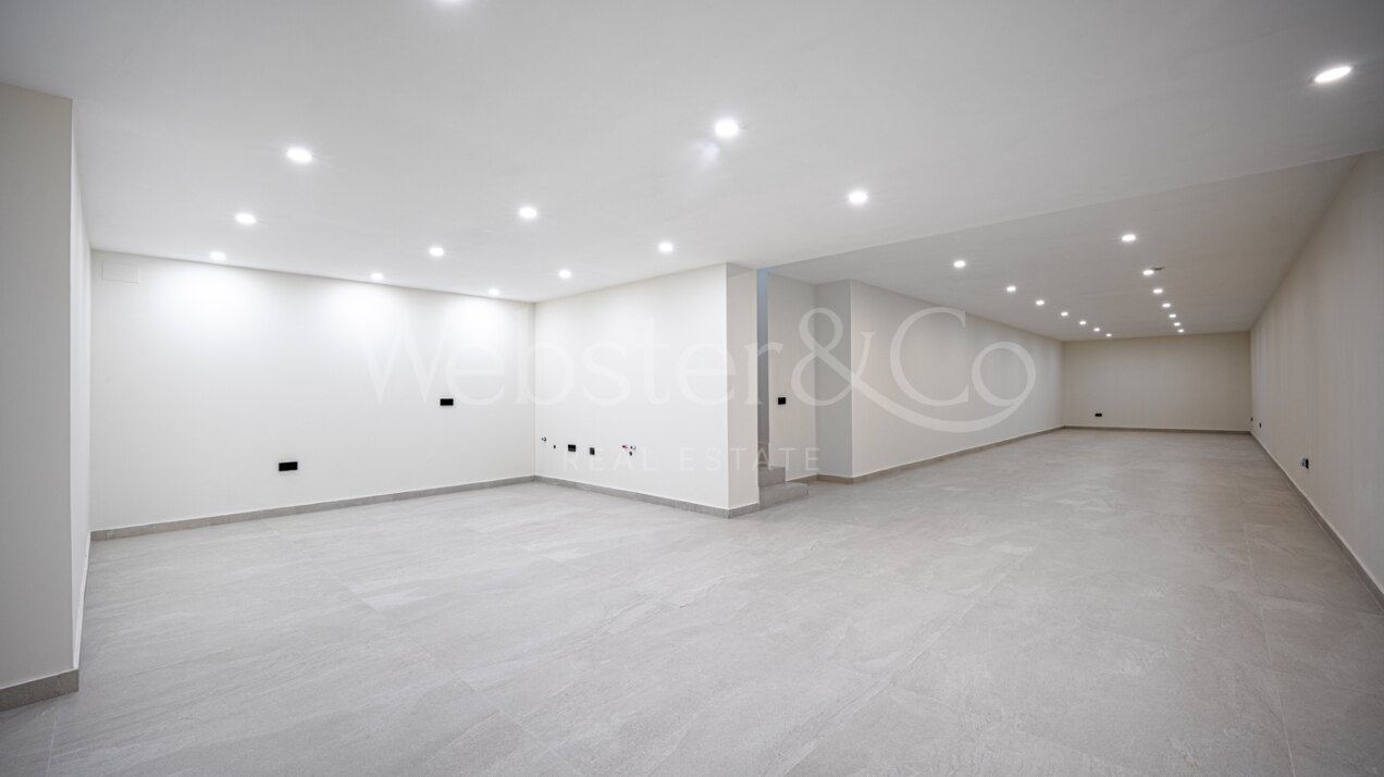 Villa Capri - Beachside Luxury in Estepona