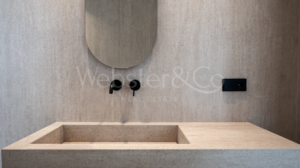 Villa Capri - Beachside Luxury in Estepona