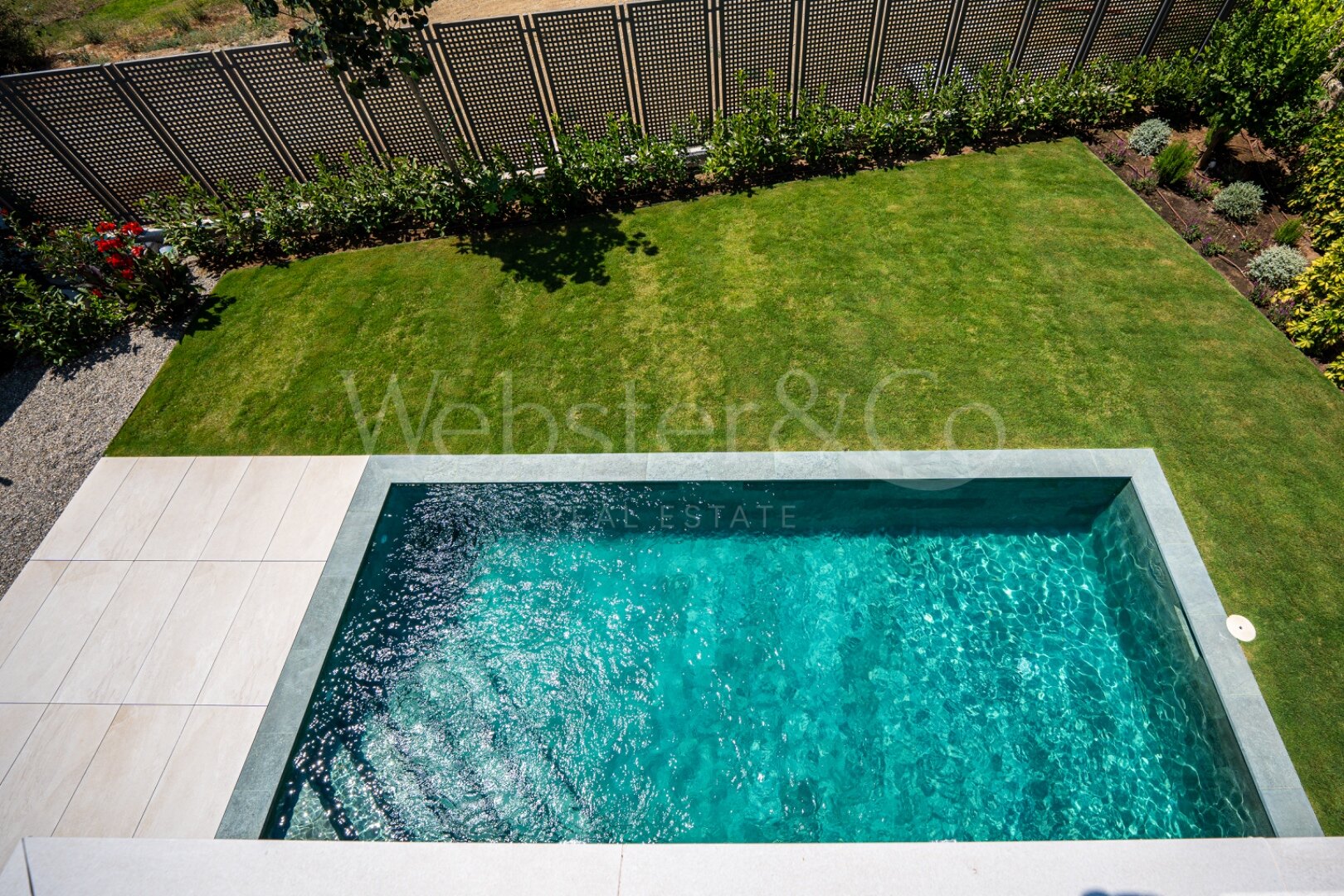 Villa Capri - Beachside Luxury in Estepona