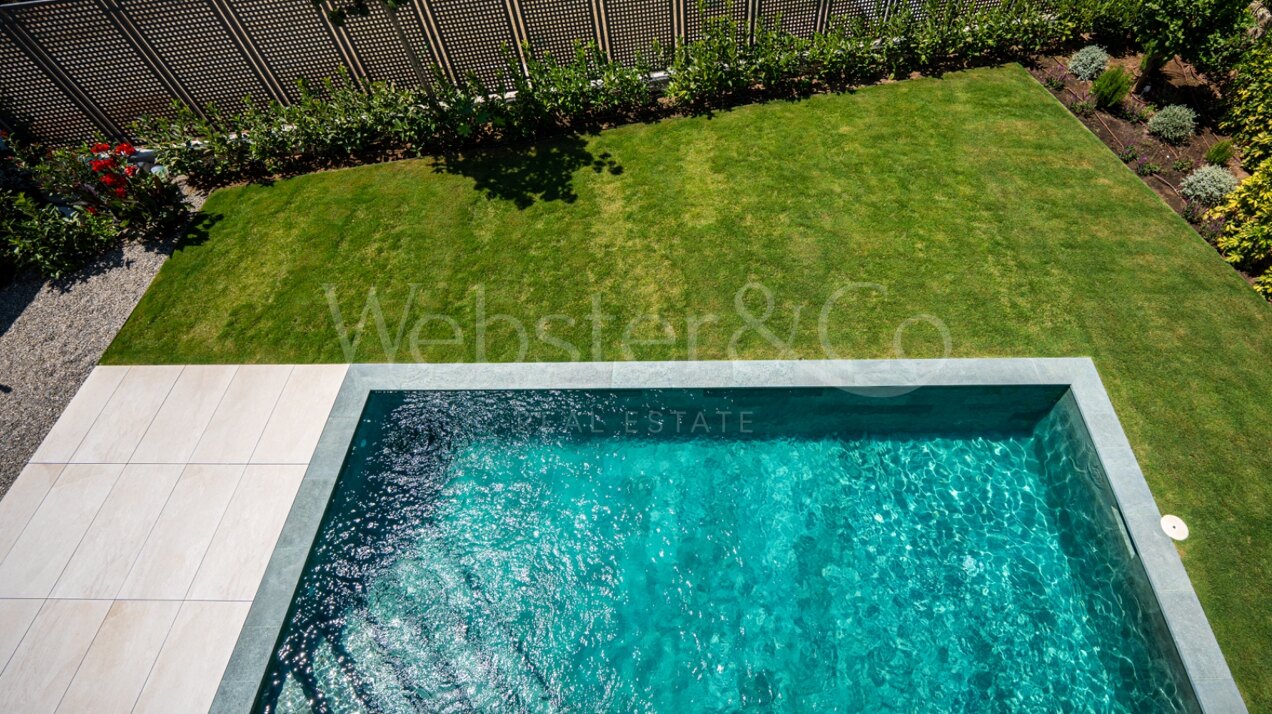 Villa Capri - Beachside Luxury in Estepona