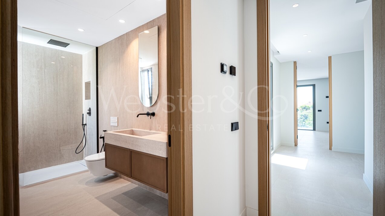 Villa Capri - Beachside Luxury in Estepona