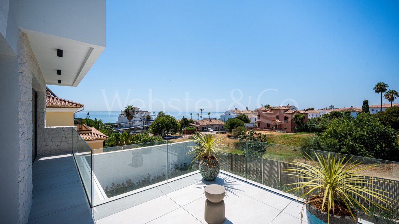 Villa Capri - Beachside Luxury in Estepona