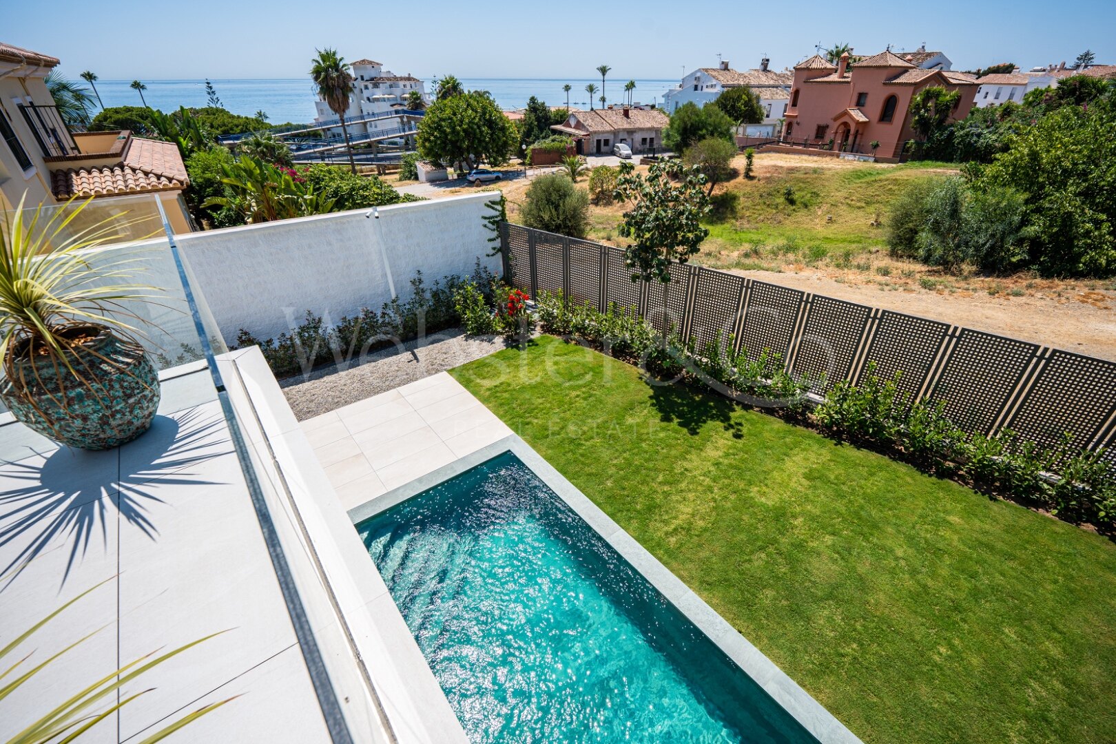 Villa Capri - Beachside Luxury in Estepona