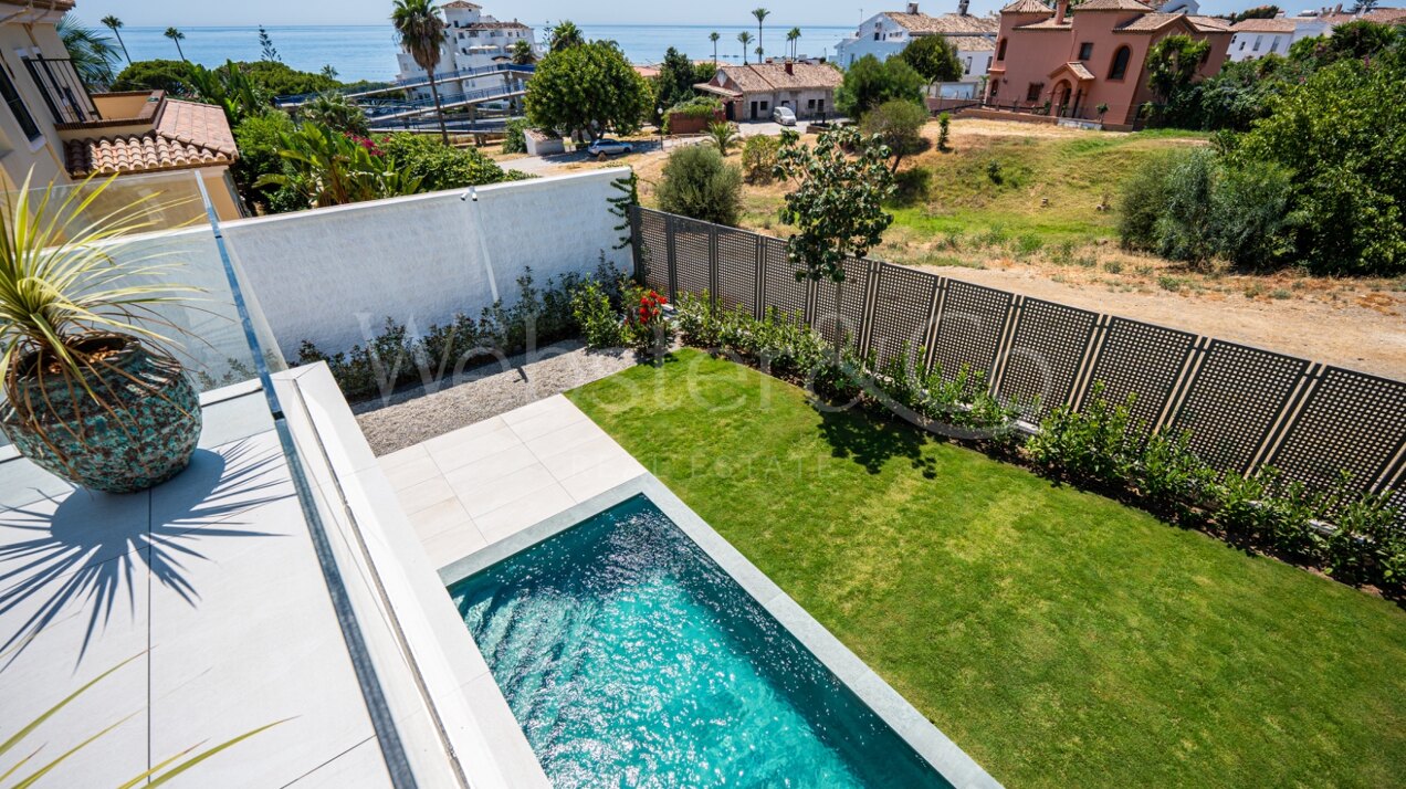 Villa Capri - Beachside Luxury in Estepona