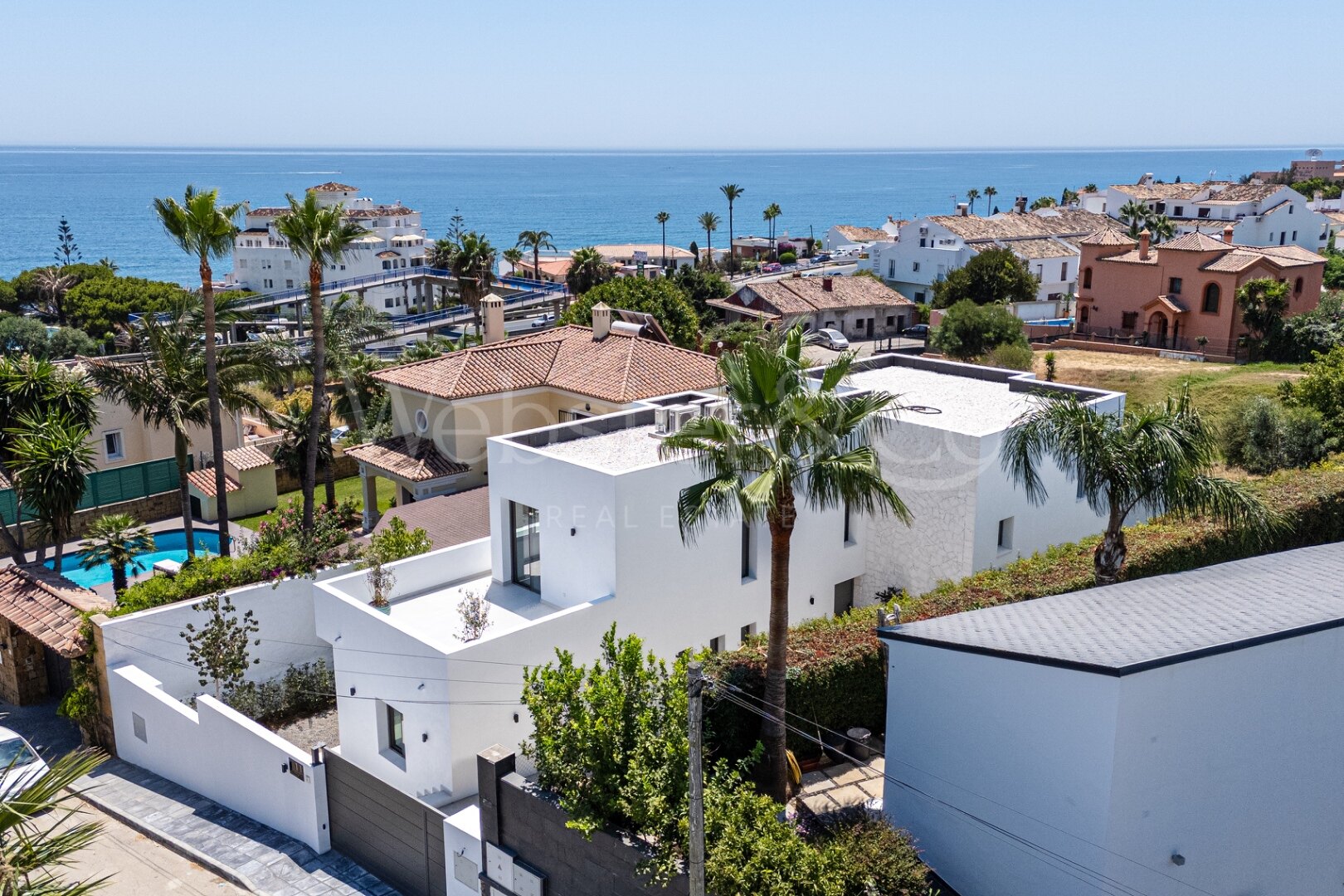 Villa Capri - Beachside Luxury in Estepona