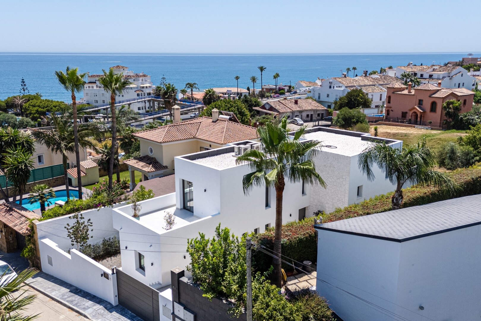 Villa Capri - Beachside Luxury in Estepona