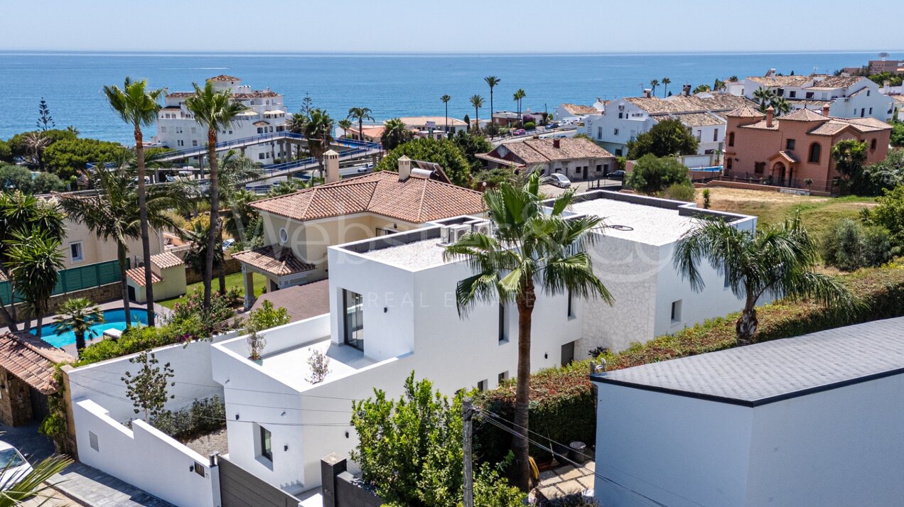 Villa Capri - Beachside Luxury in Estepona